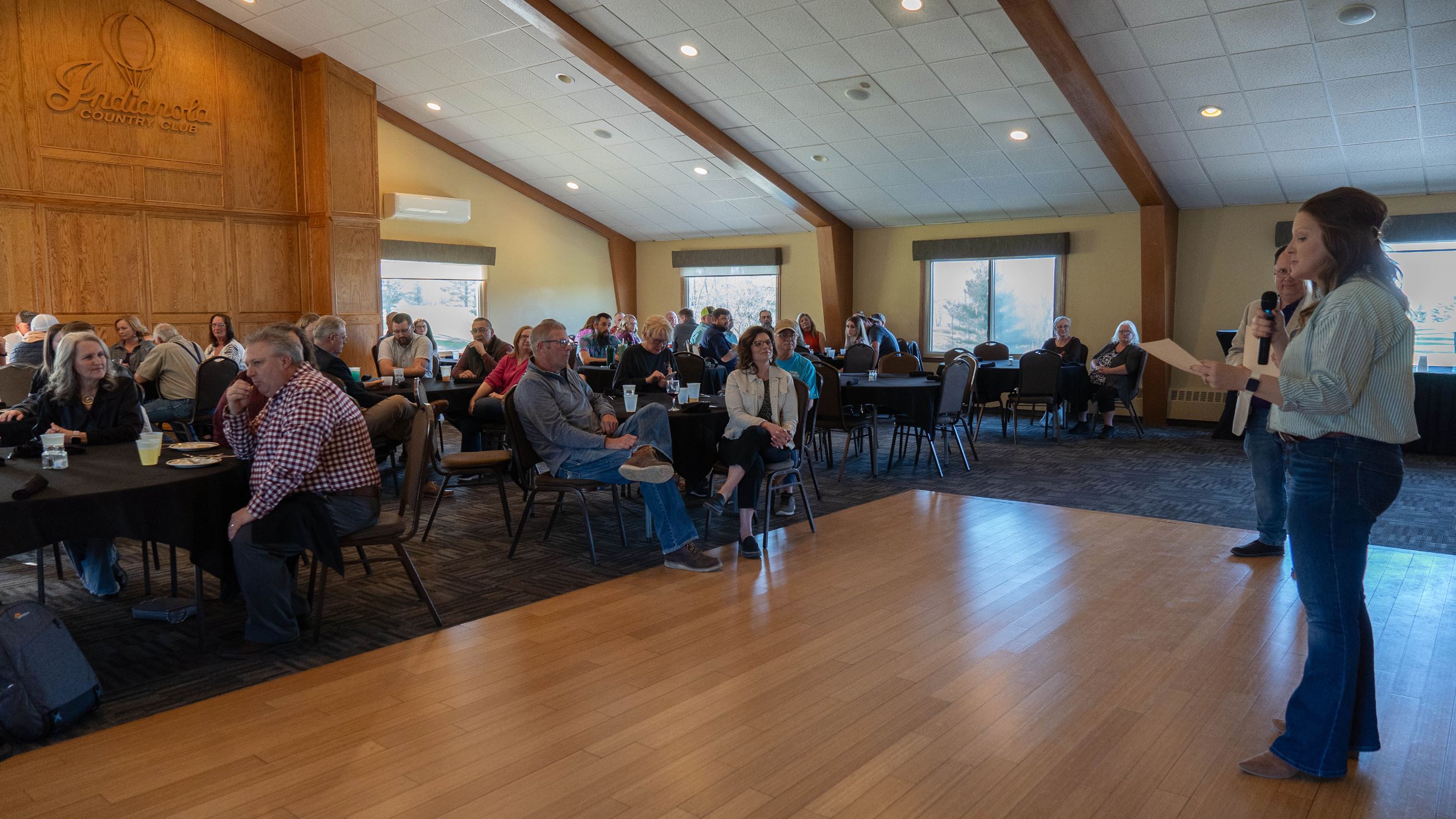 Indianola Mayor Stephanie Erickson speaks to guests at the City of Indianola's annual awards banq