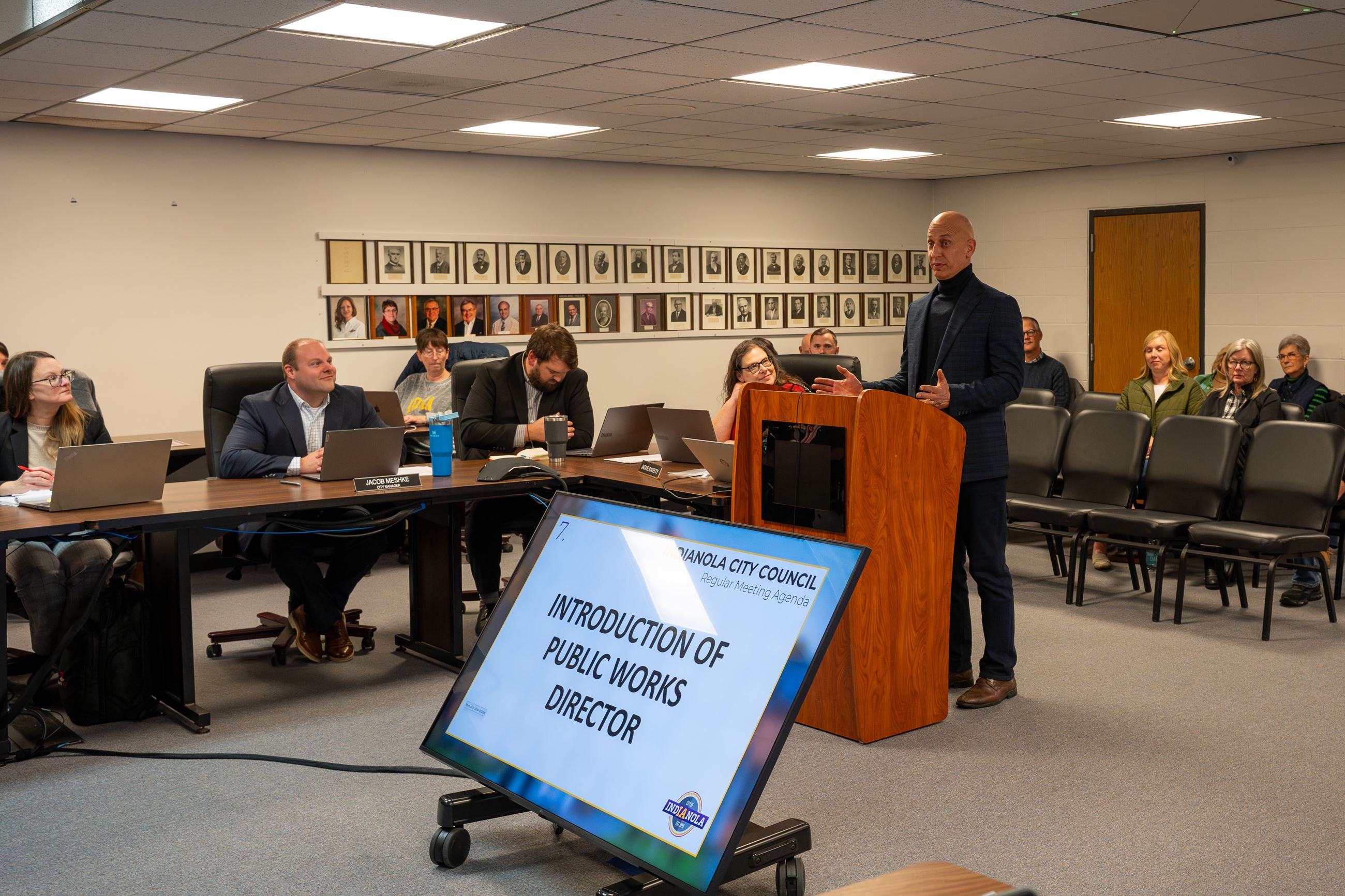 Eric Stevens introduces himself to Indianola City Council during meeting.